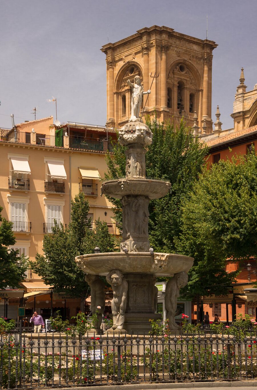 Fuente de Neptuno en la plaza de Bib-Rambla de Granada