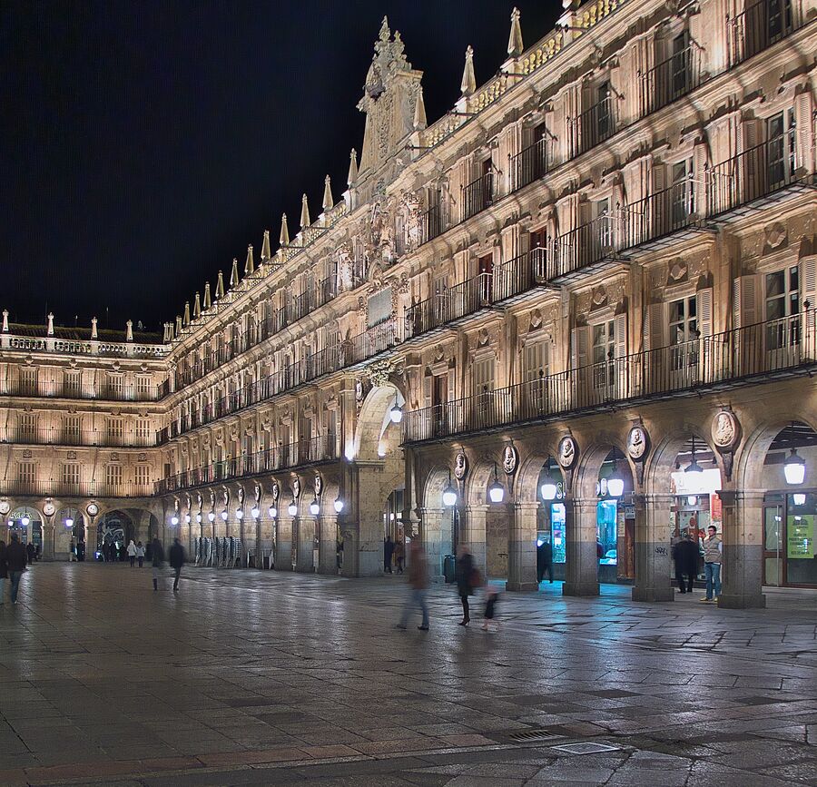 Plaza Mayor de Salamanca iluminada de noche