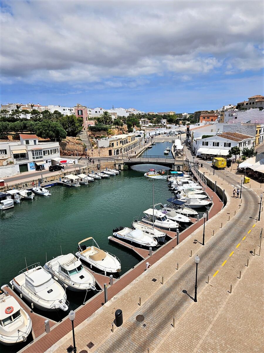 Puerto de Ciutadella de Menorca visto desde el paseo alto