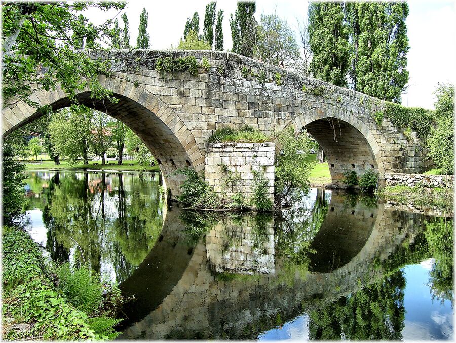 Puente sobre el río Arnoia en Allariz
