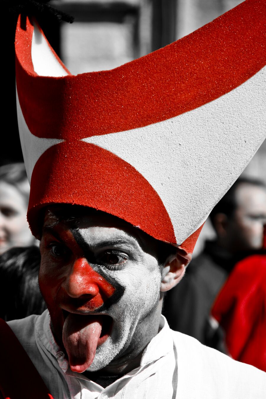 Participantes con indumentaria de época durante la Festa da Reconquista en Vigo