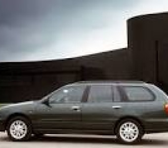 Nissan Primera  2000