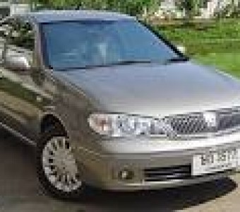 Nissan Sunny  2004