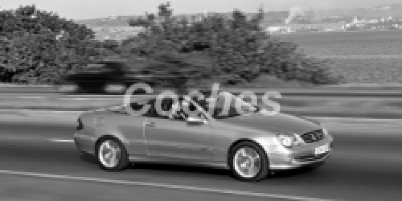 Mercedes-Benz CLK-klasse 2004 Cabriolet II (W209) 240 2.6 AUTOMATICO (170 CV)