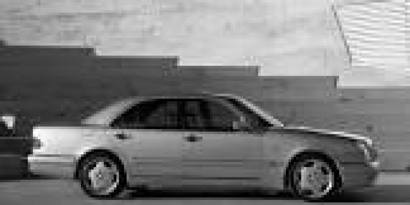Mercedes-Benz E-klasse 2002 Sedan II (W210, S210) Restyling 240 2.6 AUTOMATICO (170 CV)