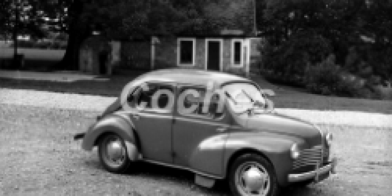 Renault 4CV 1949 Sedan 4CV 0.8 MANUAL (18 CV)